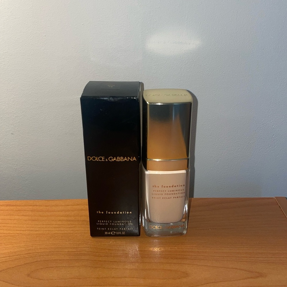 Dolce & Gabbana the foundation. Shade beige 78.